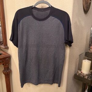 LULULEMON Men 2-Tone Navy Gray Short Sleeve Athletic Top Size Medium